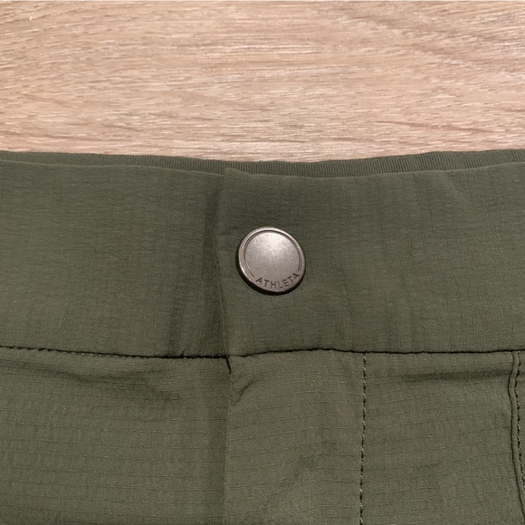Athleta Green Cargo Shorts Size 8 - Picture 2 of 9